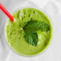 Green Lemonade · Ginger, spinach, cucumber, celery, fresh apple juice, fresh lemon juice.