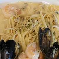 Giovanni'S Seafood Linguini · Clams, shrimp, mussels in a creamy white sauce or red sauce. Served with a side salad and ga...