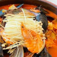 Clam Jiam Bbong / 바지락짬뽕 · Clams in spicy soup with noodles