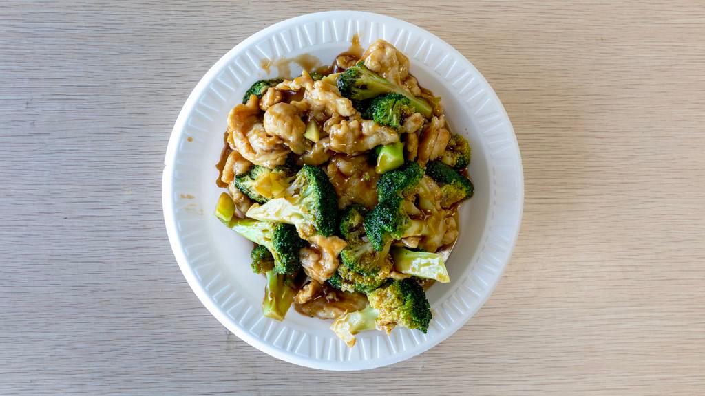 Chicken With Broccoli · Served with pork fried rice or white rice. Comes with soda or eggroll.
