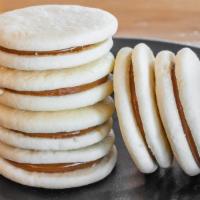 Alfajores · Traditional Argentine cookies filled with dulce de leche. Pack of 6.