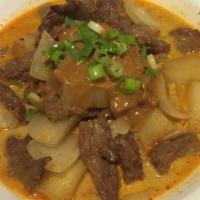 Kang Massaman · Hot. Massaman curry and coconut milk with potato, onion, scallion, and grounded peanut.