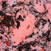 Amaretto Cherry · Cherry and Amaretto flavored ice cream, with pieces of cherry and shaved chocolate.