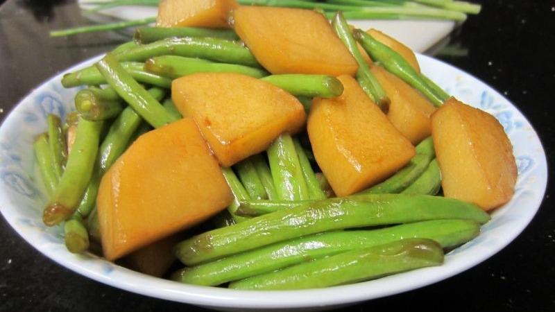  Braised Potato With Green Beans · 