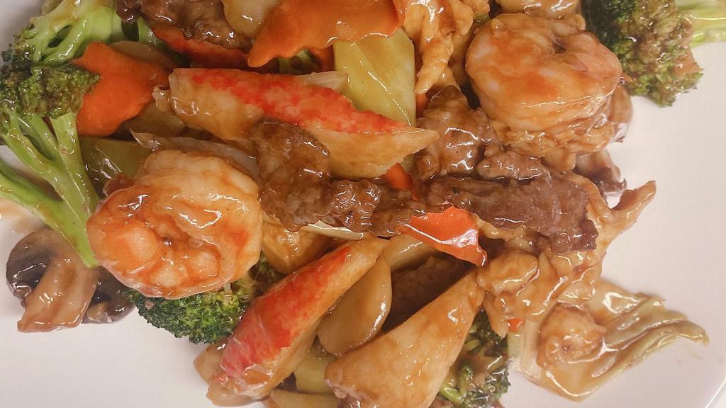  Happy Family  · Chicken, Beef ,Shrimp,Carb Meat With Mix Vegetables