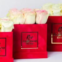 Rose Blossom Chicago Square · Rose Blossom Chicago Small Square box features 9 fresh premium roses. You can select your ro...