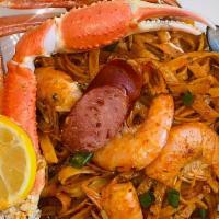 House Feast · 2 Snow Crab Clusters, 1lb Mussels, 1lb Crawfish, 1lb Shrimp, 4 Pieces of Sausage, 2 Corns, 2...