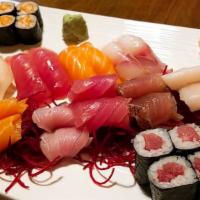 Sushi Sashimi Combo · Six pieces sashimi e six pieces nigiri of chef's choice and spicy tuna roll.