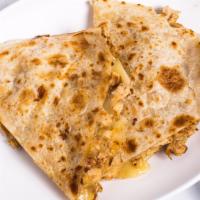 Quesadilla Taco · Una tortilla de harina doblada y crujiente con mucho queso derretido y su elección de pollo,...