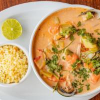 Sopa De Mariscos / Seafood Soup · Sopa de mariscos: servida con arroz. / Seafood soup: served with rice.