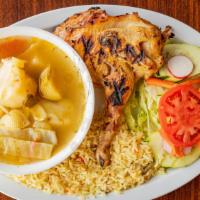 Sopa De Gallina / Chicken Soup · Caldo de pollo: servido con arroz y ensalada. / Chicken soup: served with rice and salad.