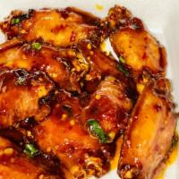 Fried Chicken Wings W/ Garlic Chili Sauce · Hot & Spicy