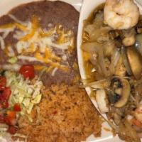 Camarones Al Mojo De Ajo · 1/2 lb of Shrimp sautéed with mushrooms in garlic and 
butter. Served with rice, beans and t...