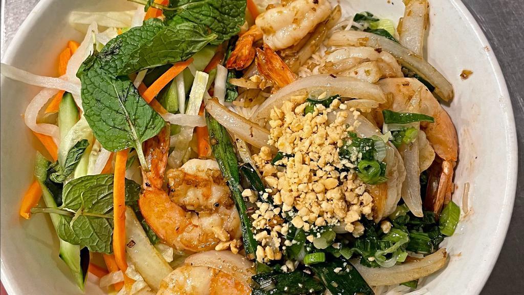 C15A. Cơm Tôm Xào Xả Ớt · Spicy. Stir fry shrimp with pepper and lemongrass on rice.