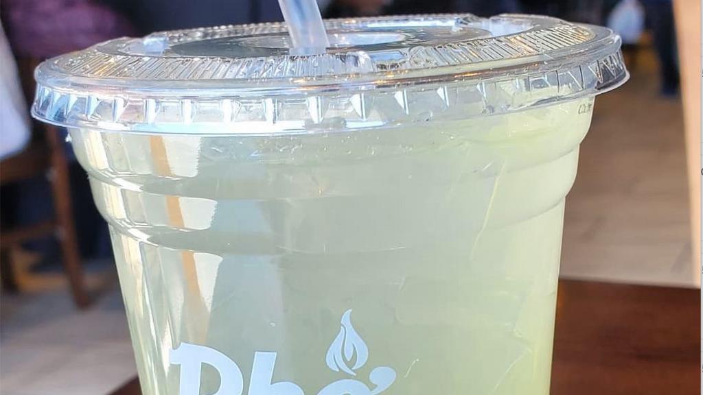 Soda Chanh Tươi · Iced lemonade with soda.