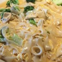 Noodle Roni · Gluten free.  Wok-tossed large noodles with broccoli and egg in a cheesy curry sauce. Spicy.