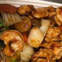 House Special · Fresh scallop, shrimp, chicken, broccoli, and mixed vegetables served with Hunan sauce. Hot ...