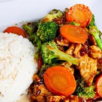Classic Broccoli & Chicken · Chicken, broccoli, carrots, soy garlic sauce