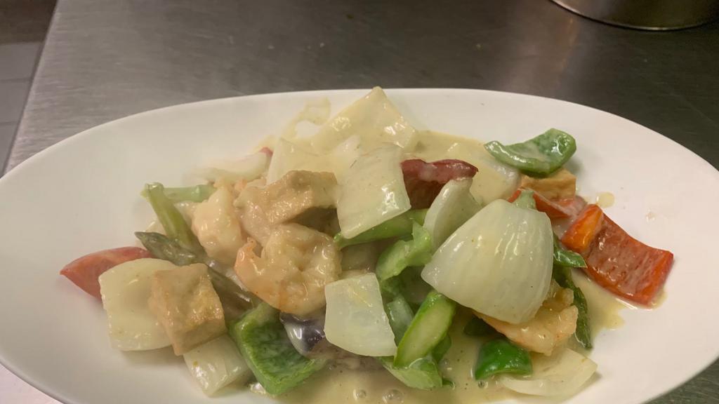 *Spicy Thai Green Curry Shrimp · shrimp asparagus, onions,eggplants,bell peppers,tofu,thai green curry sauce
