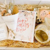 Gift Set Box #2 · - 2 Wax Melts
- Wax Melt Kit
- Wax Melt Warmer
- Dried Bouquet 
- Card