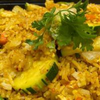 Curry Fried Rice
 · Jasmine rice stir-fried with minced garlic, egg, curry powder, peas and carrots.
