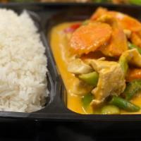 Penang Curry (Med Spice) · Green bean, red bell peppers, carrots and kaffir lime leaves. Medium spice level.