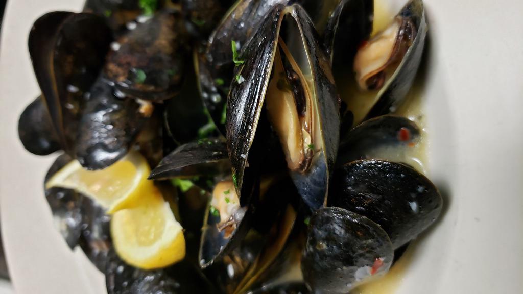 Fresh Steamed Mussels · Prince Edward Island mussels, freshly steamed in our marinara sauce or garlic butter white wine sauce.