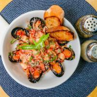 Linguini Seafood · Fresh shrimps, clams, mussels, calamari in marinara sauce.