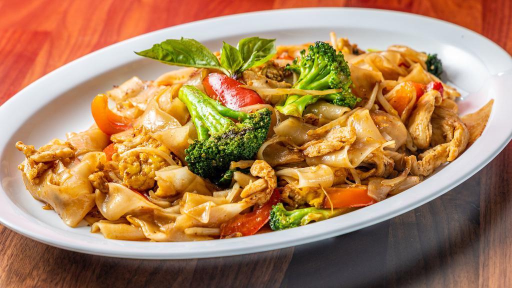 Drunken Noodle · Broccoli, basil, bell pepper, bean sprouts and wild noodles.