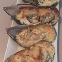 Baked Mussel / ベイクマッスル · Baked green mussel with special sauce.