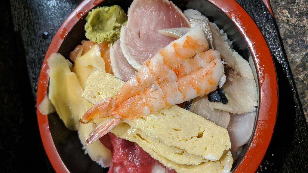 Chirashi / チラシ · Assorted raw fish over sushi rice.