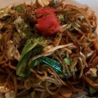 Yakisoba / 焼きそば · Stir fried noodles with chicken or beef.