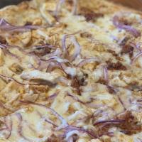 Garlic Chicken · Creamy garlic sauce, smoken chicken, bacon, fresh garlic, red onion and mozzarella