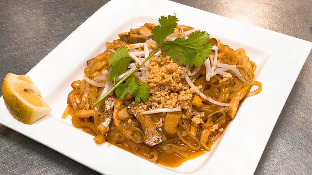 Pad Thai · Stir-fried rice noodle with egg, crushed peanuts, tofu, scallions, and bean sprouts.