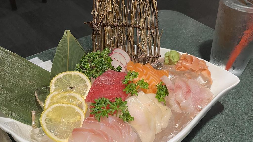 Sashimi Platter · 15 pieces of sashimi.