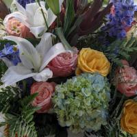 Austin Love · Mix colorful floweres.
Flowers incuding: Roses, Lilies, Hydreans and more.