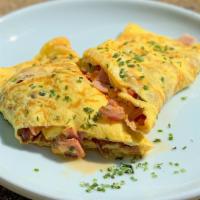 Western Omelette · An omelet with ham, vegetables (tomato, onion, green pepper), and cheese