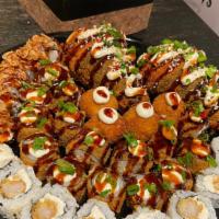 Combo Temaki Hot · 2 Temaki Hot, 5 uramaki crab crispy, 8 uramaki shrimp, 4 salmon boll, 16 hot roll.