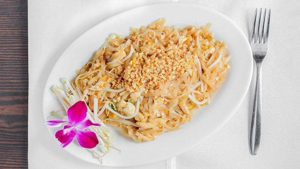 Pad Thai (Dinner) · Stir-fried rice noodles with egg, beansprouts, scallions and crushed peanuts with choice of chicken, beef, pork, or shrimp.