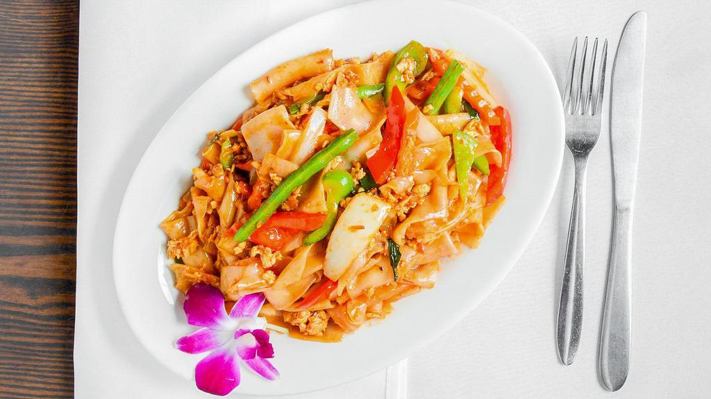 Pad Kee Mow. Drunken Noodles (Dinner) · Drunken noodles. Stir-fried rice noodle in chili sauce with ground chicken, red and green peppers, carrots, onions, string beans, and basil.