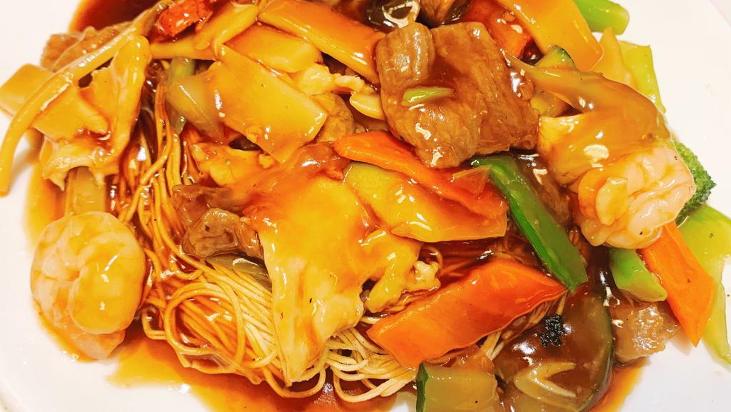House Pan Fried Noodles · Crispy pan fried noodle, topped with chicken, beef, shrimp and vegetable in light brown sauce.