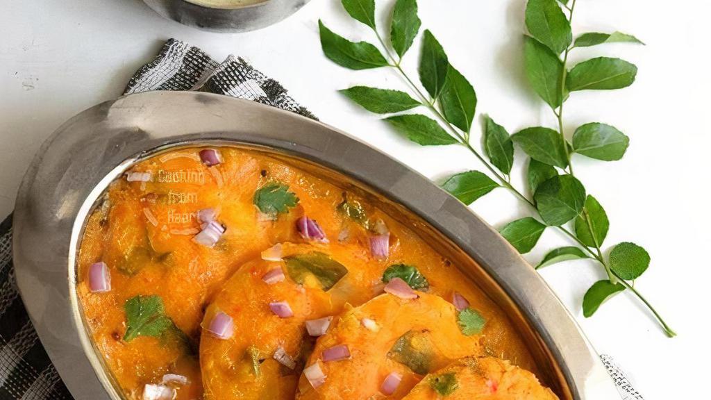 Sambhar Idli · (Vegan) Steamed spongy rice cakes served immersed in mildly spiced sambhar.