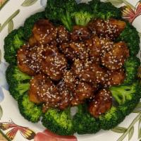 Entree : Sesame Chicken · Chunks of breaded boneless chicken with broccoli in sweet & non-spicy sesame sauce