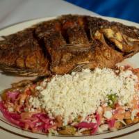 Pescado Con Tajada / 6. Fish With Sliced Plantains · Pescado frito con platanitos,repollo,cebolla,pico de gallo,aderezo,salsa de tomate y queso
F...