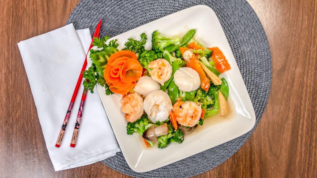 Chef 'S Seafood Combo · Jumbo shrimp and scallops sautéed with mixed vegetables in chef 's special sauce.