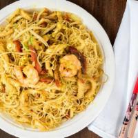 Singapore Rice Noodles · Chicken and shrimp vegetable and egg in curry sauce.