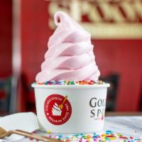 Strawberry Blond · Strawberry frozen yogurt with fresh strawberry, yogurt chip and marshmallow cream