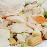 Moo Goo Gai Pan · Chicken with mixed veggies sautéed in a white sauce.