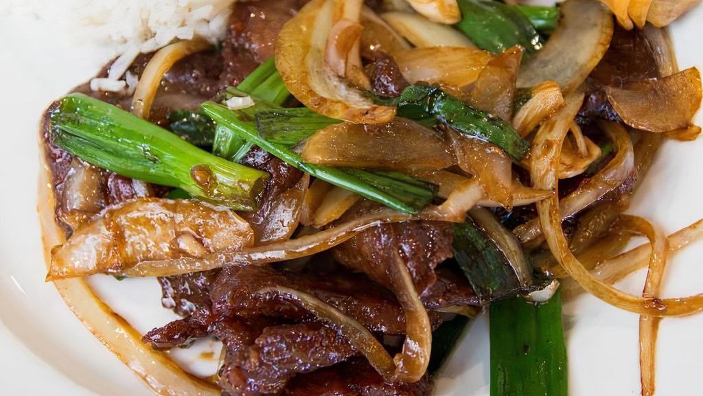 Mongolian Beef · Fu Belly favorites.
Beef with white and green onion sautéed in a sweet & savory Mongolian sauce.