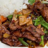 Hunan Beef · Spicy.
Beef with mixed veggies sautéed in a brown hunan sauce.